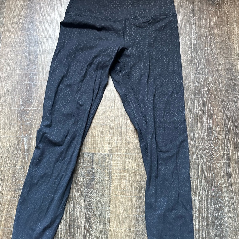 Lululemon Align High Rise Lattice Work Emboss Black 25” size 6